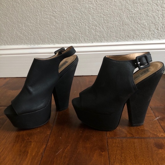 Black Steve Madden Heels - Picture 1 of 2